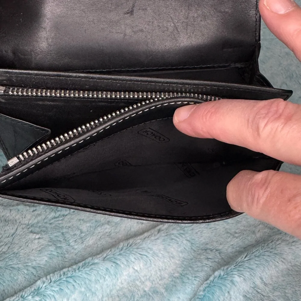 Two (2) Vintage Coach signature Wallets, black & grey and brown & tan 1 dust bag - Picture 12 of 15